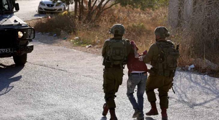 العدو  الإسرائيلي يعتقل 10 فلسطينيين من الضفة الغربية