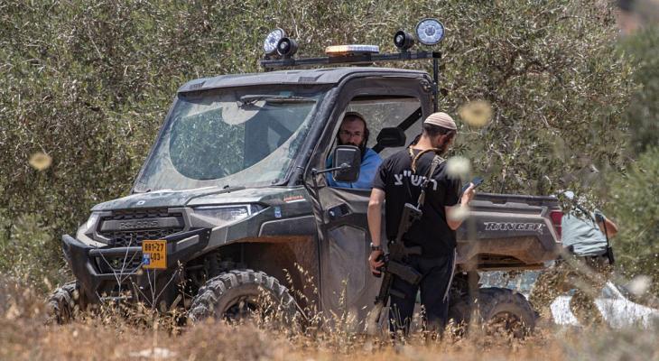 مستوطنون يعتدون على سيدتين فلسطينيتين في بيرزيت شمال رام الله وآخرون يصيبون مواطن في جنين