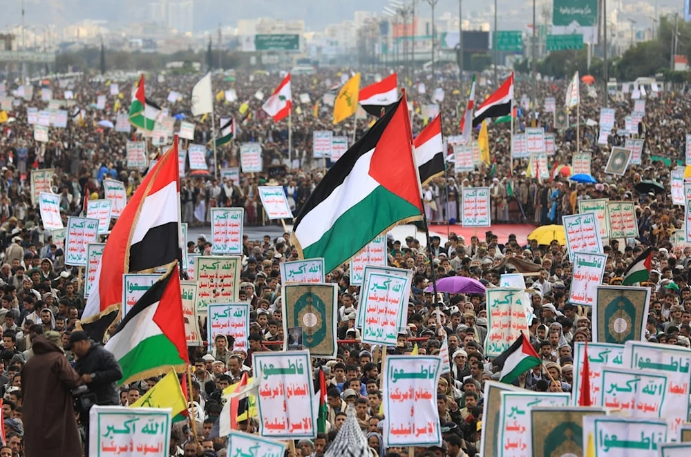 مسيرات حاشدة في محافظات يمنية تضامناً مع غزة ومباركةً لانتصار لبنان مسيرات حاشدة في محافظات يمنية تضامناً مع غزة ومباركةً لانتصار لبنان