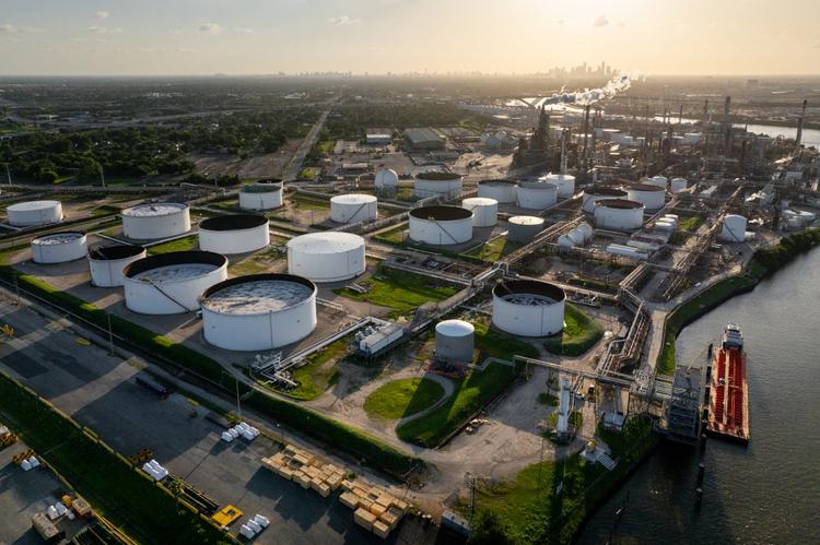 وكالة الطاقة الدولية تناقش سحب المزيد من مخزونات النفط بسبب العدوان على إيران