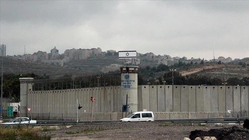 إعلام الأسرى الفلسطينيين: عقبات معقدة تؤخر الإعلان عن قوائم الأسرى في صفقة التبادل