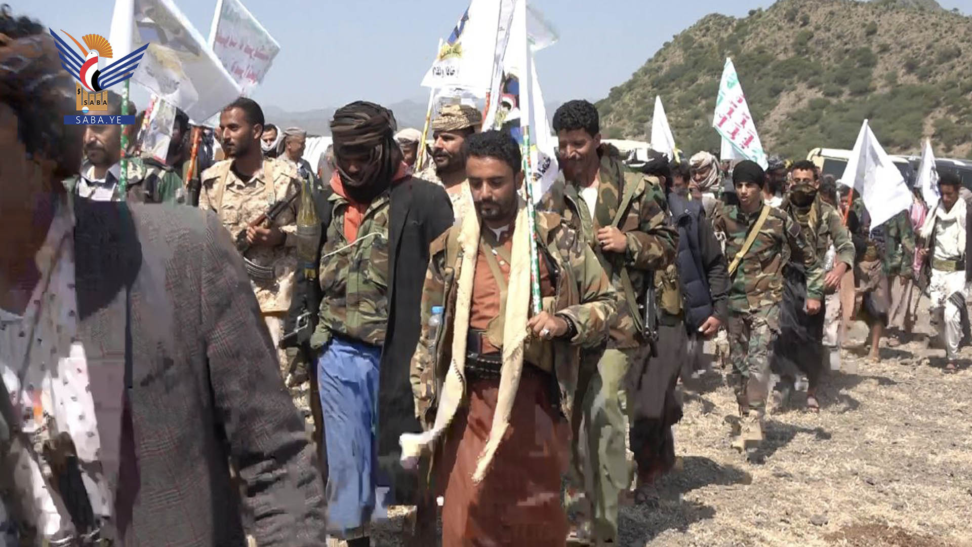 عرض شعبي لخريجي دورات التعبئة بمديرية بعدان في إب عرض شعبي لخريجي دورات التعبئة بمديرية بعدان في إب