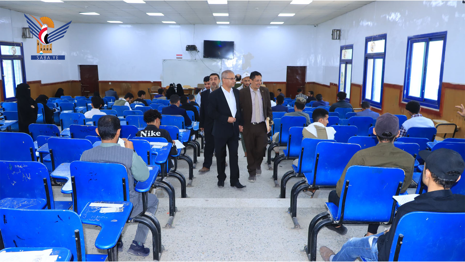 رئيس جامعة إب يدشن الاختبارات النهائية بكلية القانون