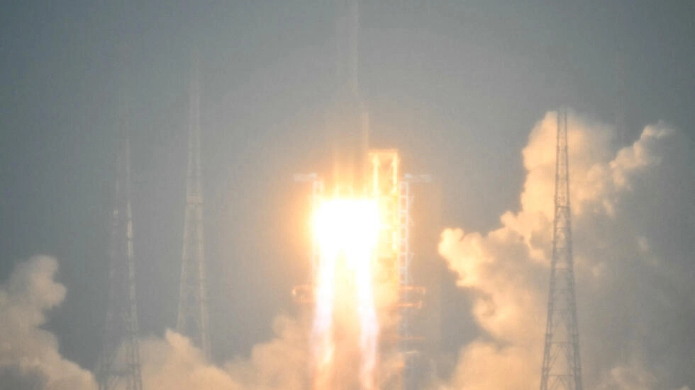 مسبار صيني يهبط على سطح القمر بعد شهر على إطلاقه مسبار صيني يهبط على سطح القمر بعد شهر على إطلاقه