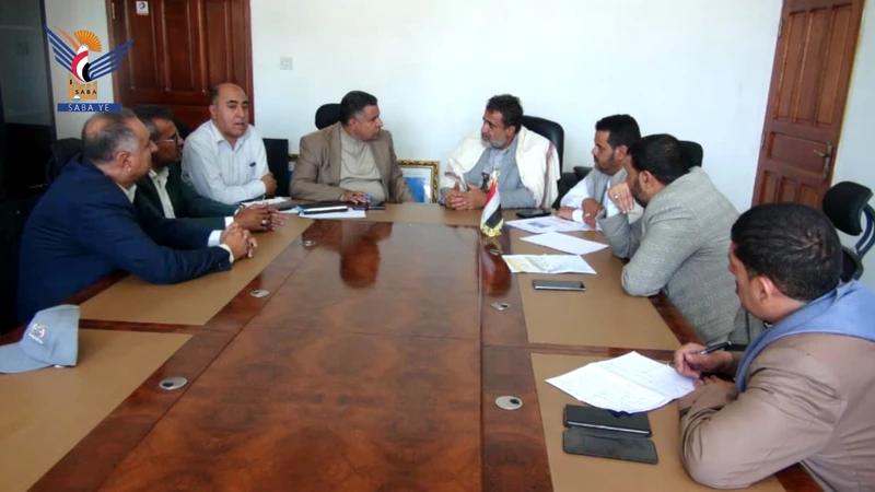 بادر وإدريس يناقشان احتياجات محافظة البيضاء من مشاريع الكهرباء والمياه بادر وإدريس يناقشان احتياجات محافظة البيضاء من مشاريع الكهرباء والمياه