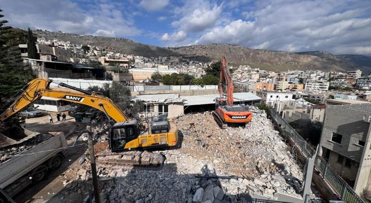 العدو الصهيوني يسلم مقدسيًا قرارًا بهدم منزله في سلوان جنوب الاقصى