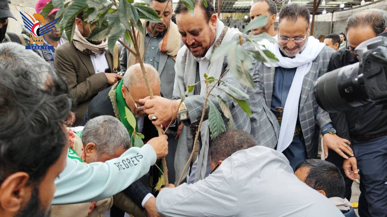 تنفيذ مبادرات نظافة وتوعية وتشجير بمديرية الصافية في أمانة العاصمة