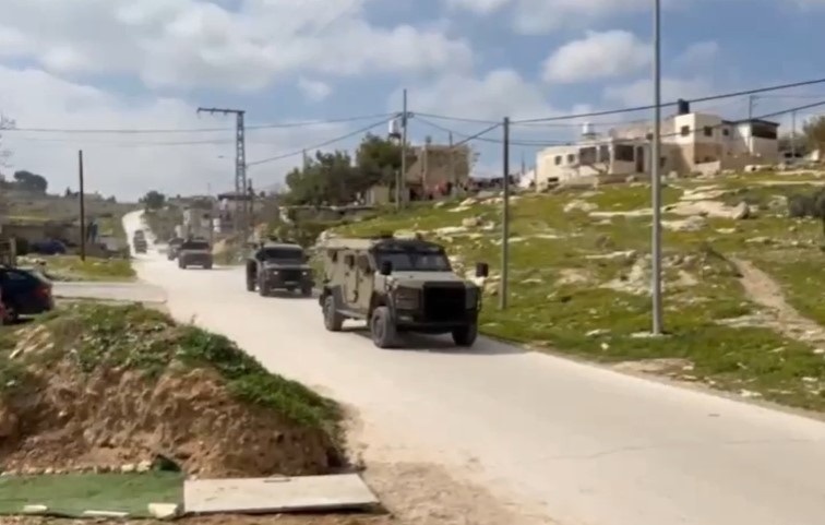 قوات العدو الصهيوني تقتحم زعترة شرق بيت لحم وتداهم منزل المعتقل شرايعة