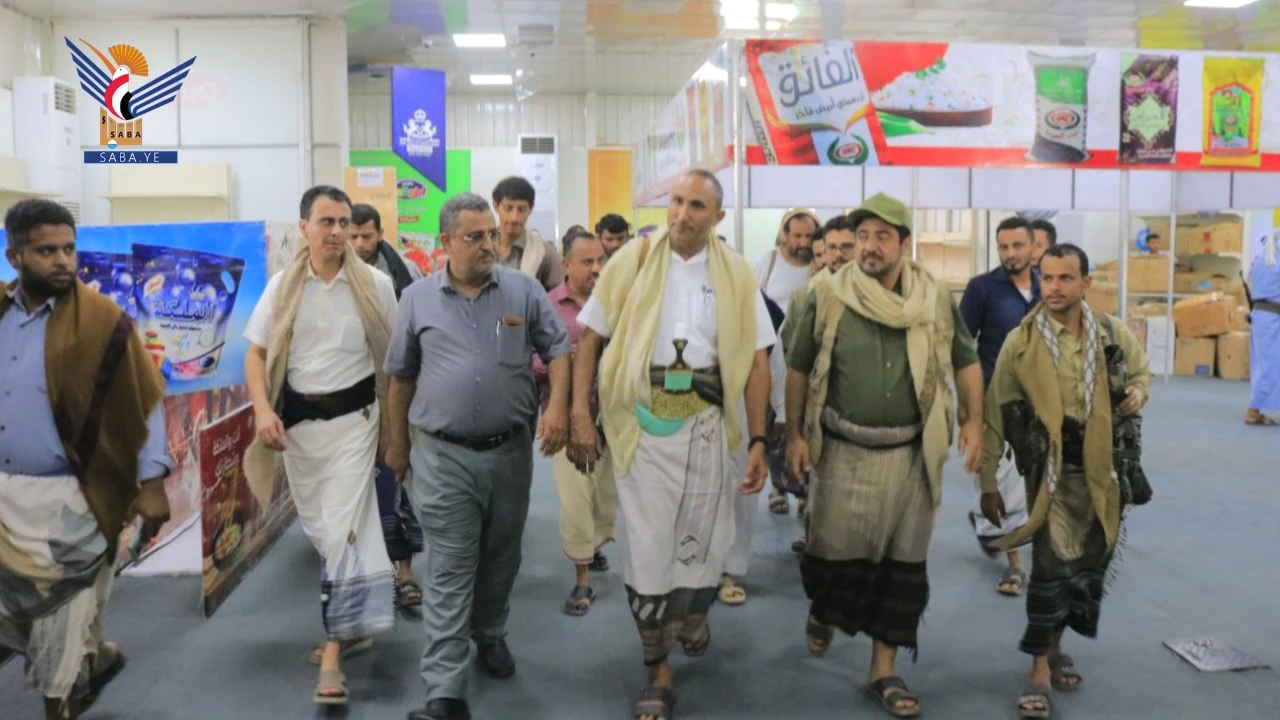 محافظ الحديدة يطلّع على التجهيزات للمعرض الاستهلاكي بفرع المؤسسة الاقتصادية