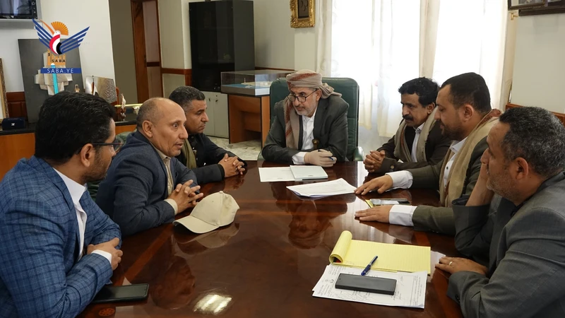 مناقشة سبل تعزيز التعاون بين وزارتي النفط والمعادن والكهرباء والمياه