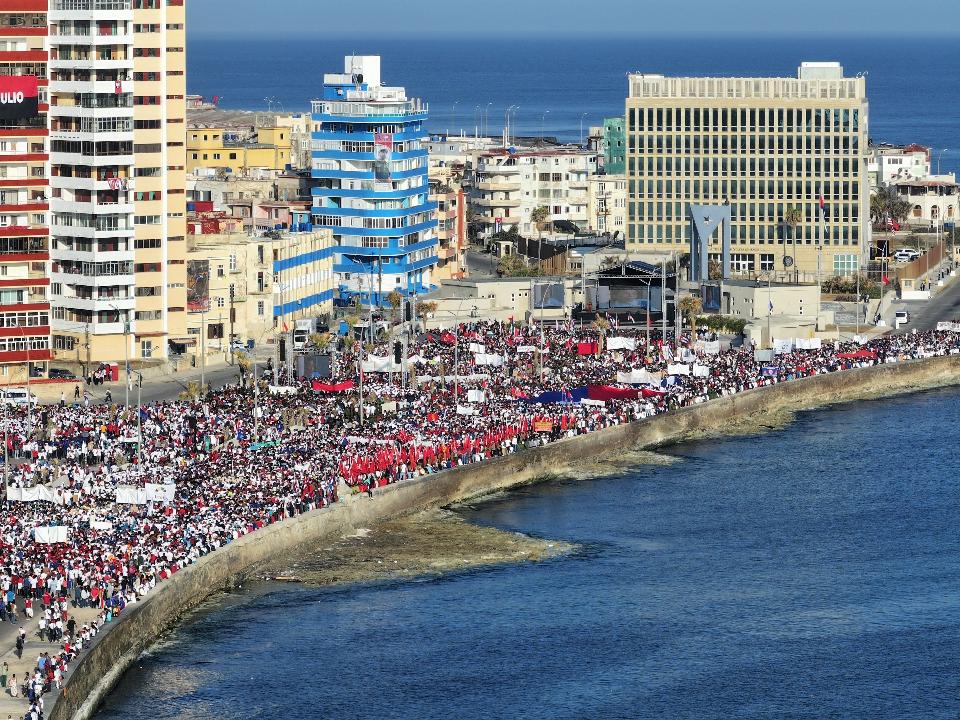 وزير الخارجية الكوبي يندد بالإجراءات الأمريكية الأحادية ويعتبرها "عقابًا جماعيًا"