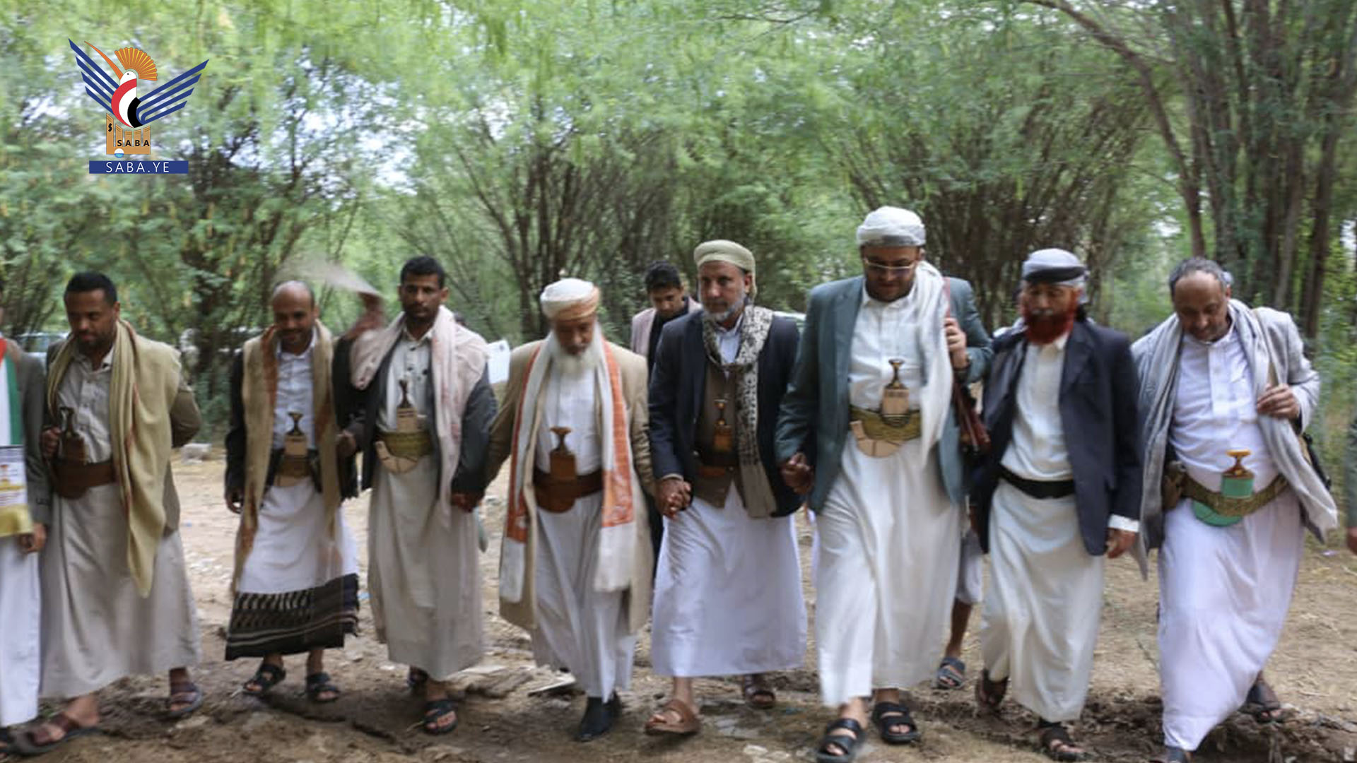 المساوى وعدد من العلماء يتفقدون المرابطين في جبهة عصيفرة بتعز