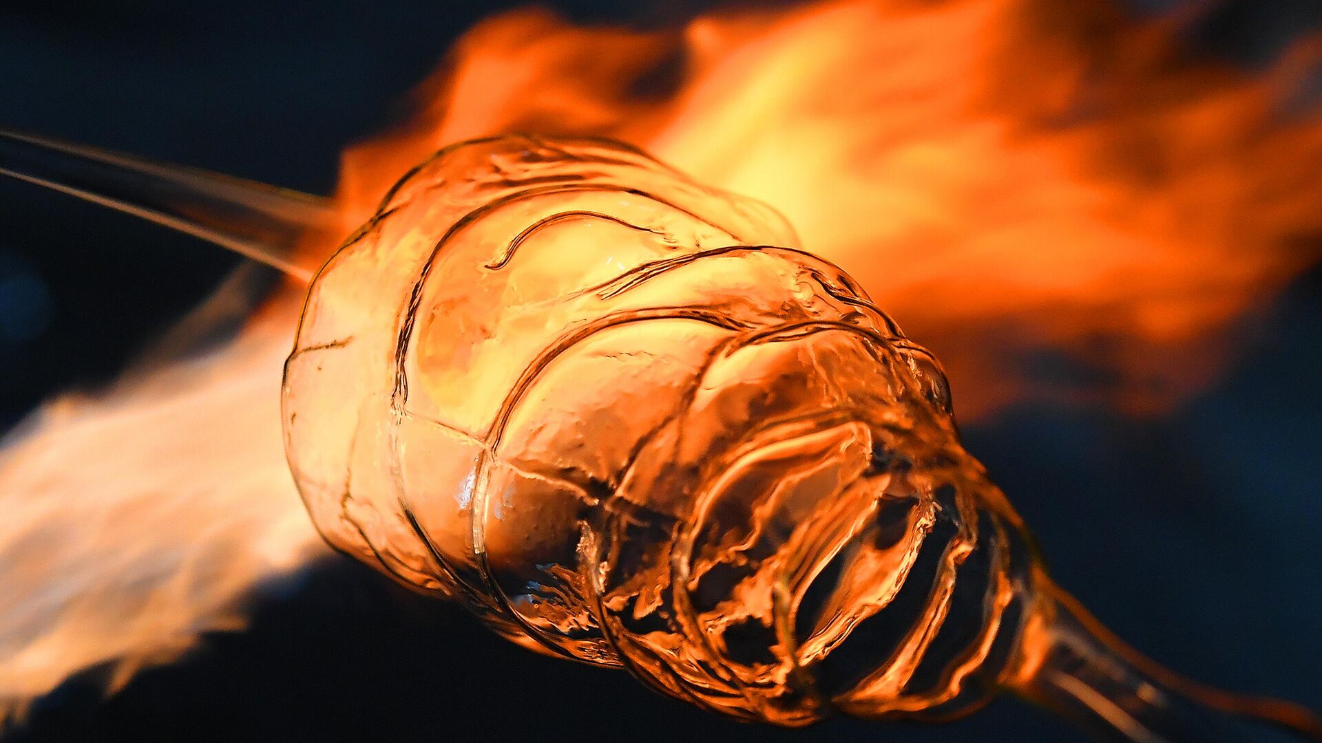 علماء روس يحولون النفايات إلى زجاج صالح لتقنيات الفضاء علماء روس يحولون النفايات إلى زجاج صالح لتقنيات الفضاء