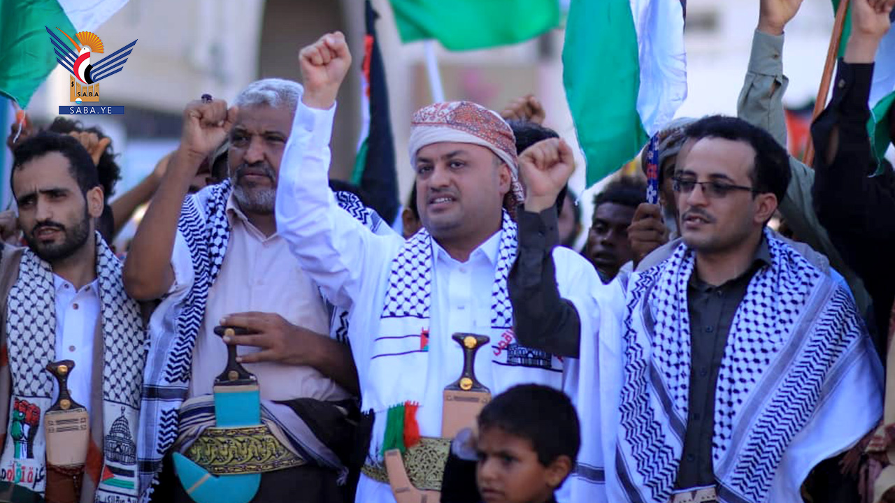  حشود جماهيرية كبرى في 21 ساحة بالحديدة تضامناً مع الشعب الفلسطيني