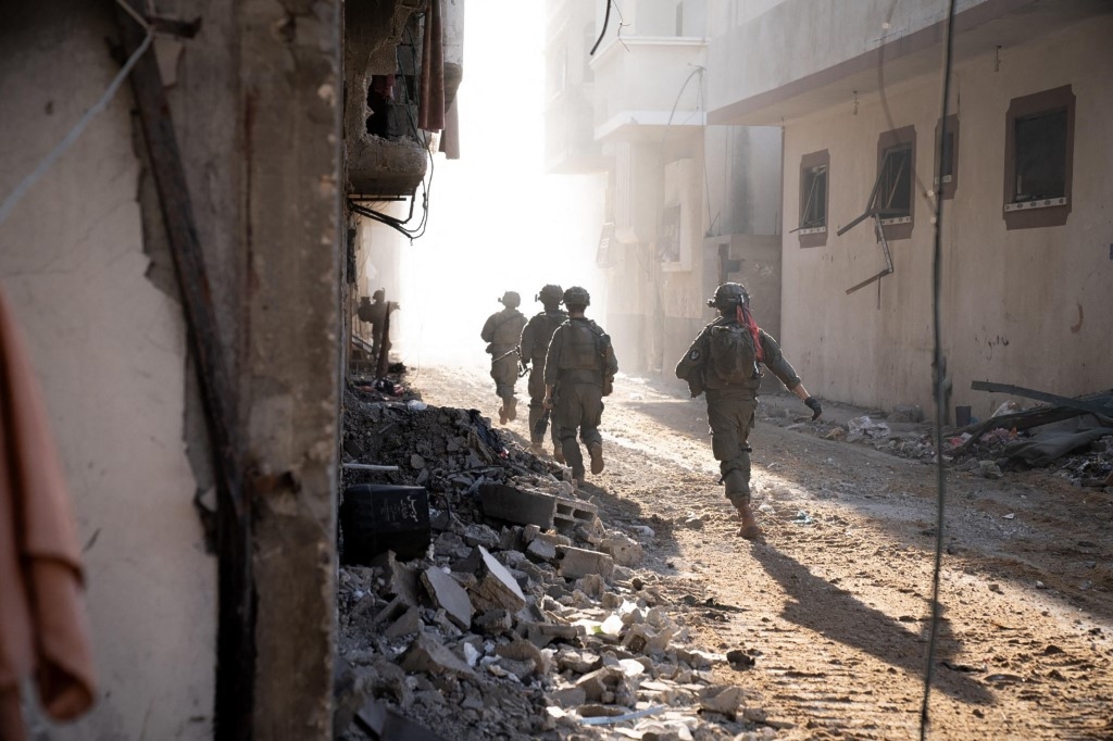 "هآرتس": رفض الصفقة بمثابة إلقاء قنبلة نووية على "إسرائيل".. هزيمتنا ستكون أكثر إيلاماً "هآرتس": رفض الصفقة بمثابة إلقاء قنبلة نووية على "إسرائيل".. هزيمتنا ستكون أكثر إيلاماً