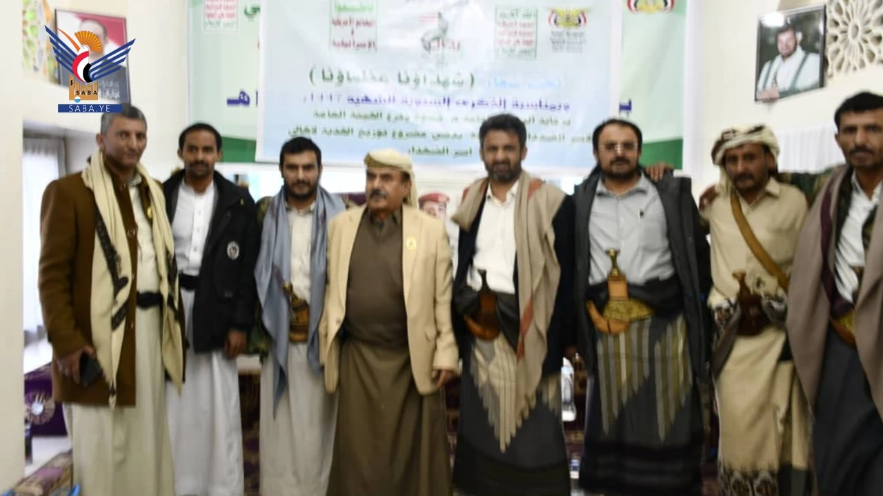 السلطة المحلية بشبوة وفرع هيئة رعاية أسر الشهداء تدشنان توزيع هدايا عينية لأسر الشهداء