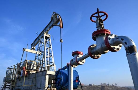 النفط يتراجع مع ترقب تطور المحادثات بين أمريكا وإيران