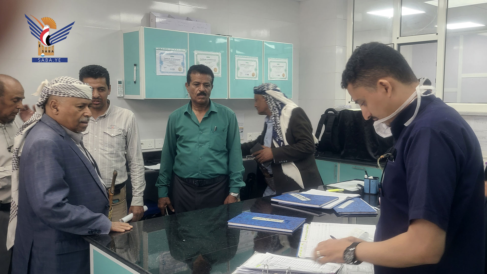 أمين عام محلي تعز يتفقد العمل بمستشفى تعز العام وكلية العلوم الطبية