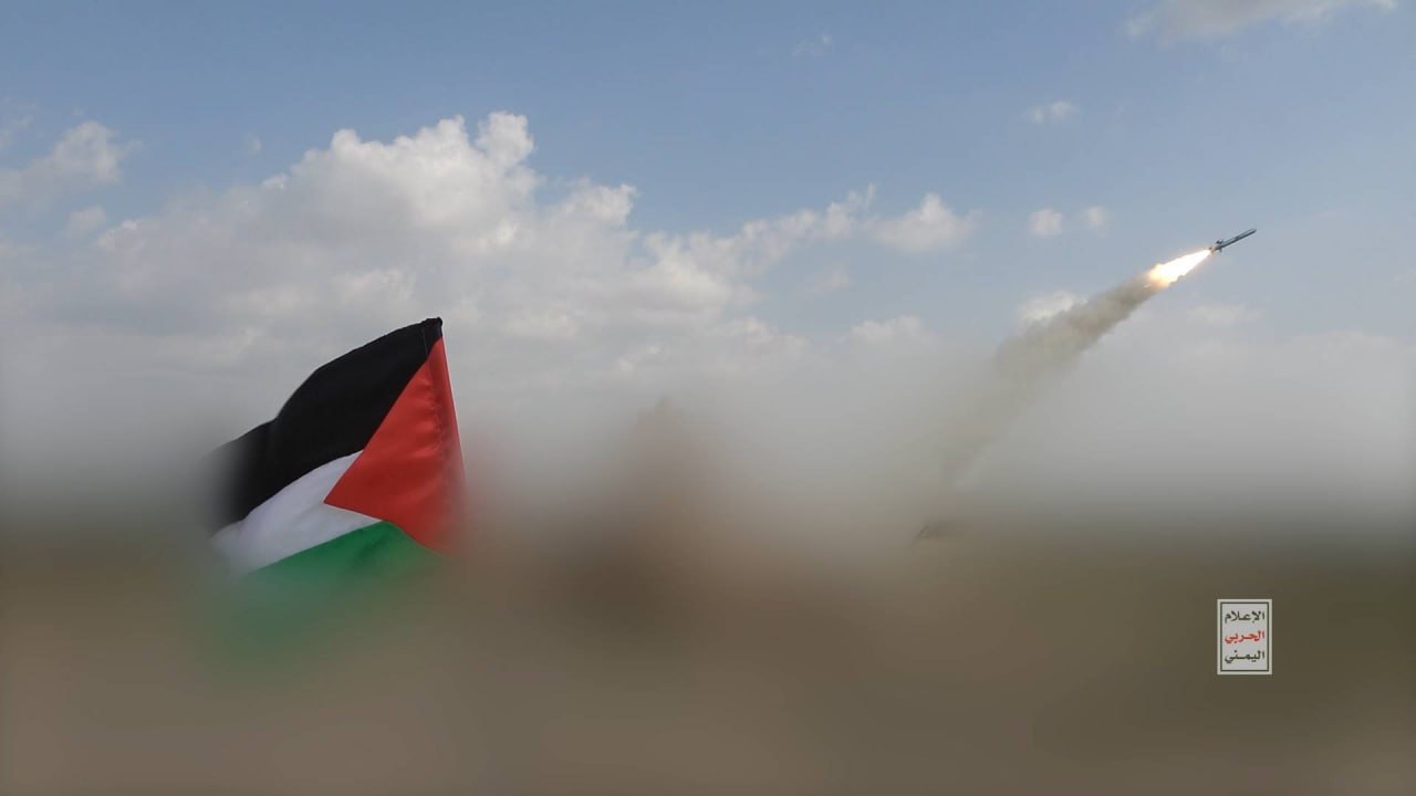 صنعاء تكثّف عملياتها البحرية | الحوثي: ضربنا هدفاً في «المتوسط» صنعاء تكثّف عملياتها البحرية | الحوثي: ضربنا هدفاً في «المتوسط»