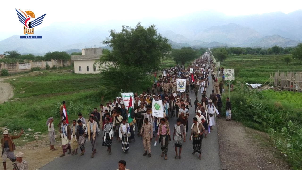 عرض شعبي لقوات التعبئة في مديرية قفل شمر بمحافظة حجة عرض شعبي لقوات التعبئة في مديرية قفل شمر بمحافظة حجة