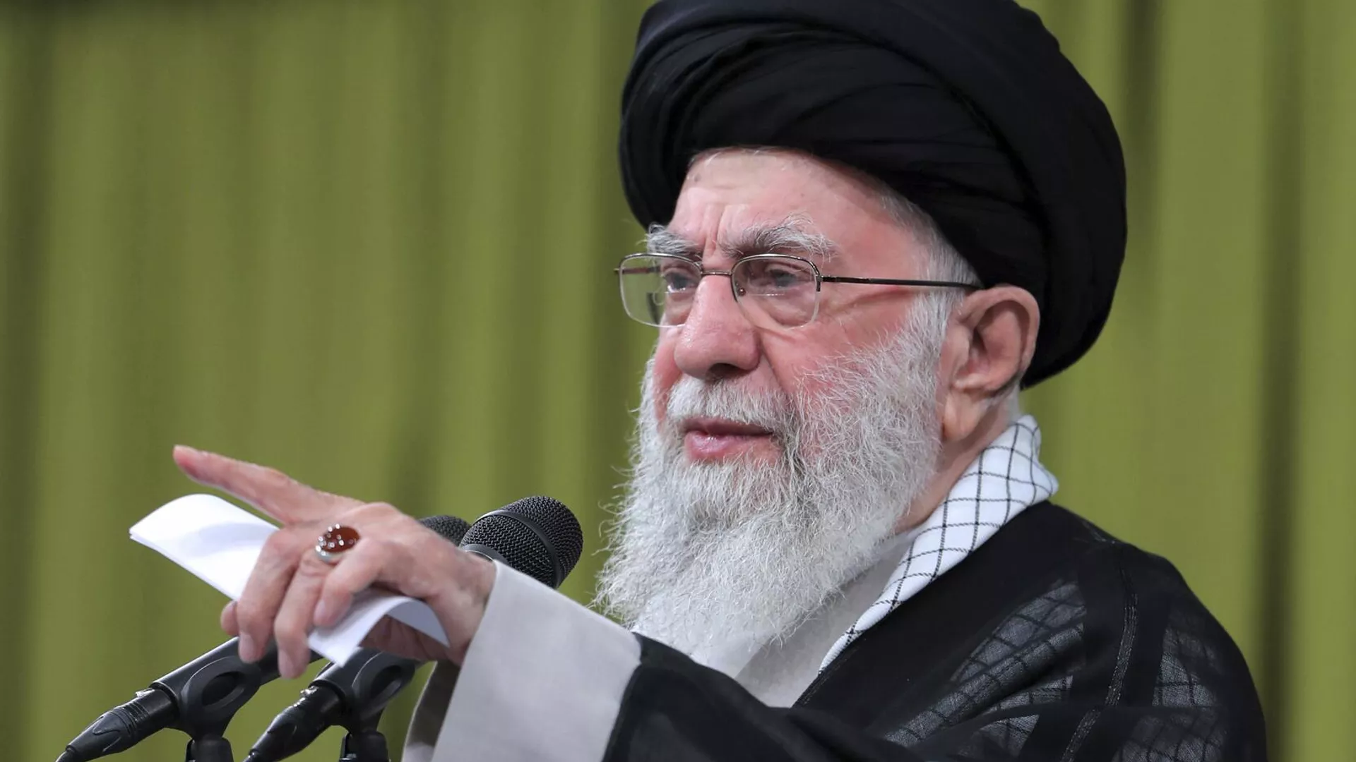 خامنئي يرد على رفض مجلس الأمن تأجيل فرض العقوبات على إيران