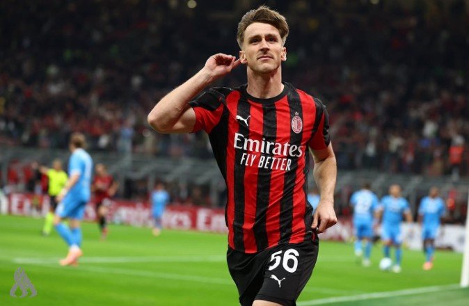 ميلان يهزم نابولي بثنائية ويتصدر الدوري الإيطالي ميلان يهزم نابولي بثنائية ويتصدر الدوري الإيطالي