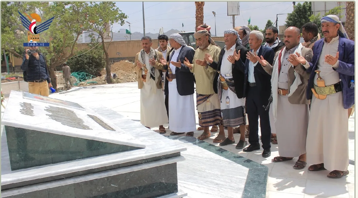 محافظو المحافظات الجنوبية والشرقية يزورون أضرحة الشهداء القادة ورفاقهم