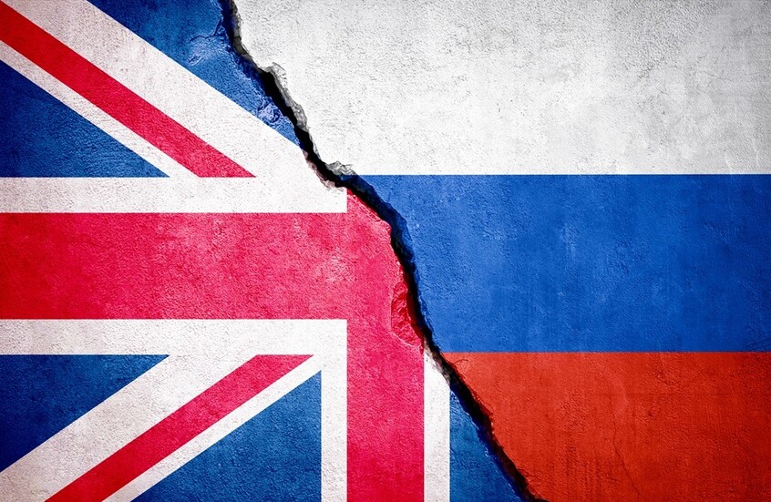روسيا تحذر بريطانيا من أنها لن تقف مكتوفة الأيدي حال التعرض لسفنها