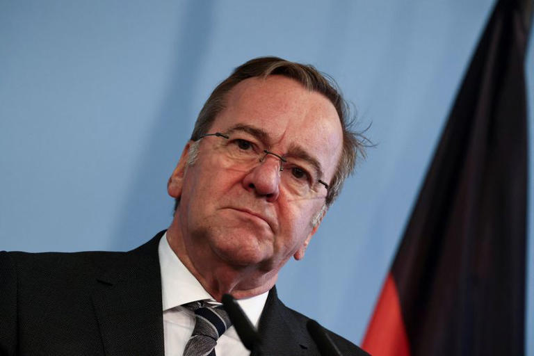 وزير الدفاع الألماني: جاهزون للمساعدة في ضمان "أي سلام" في إيران