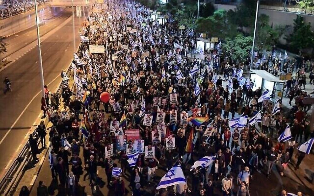 بعد فيديو "القسام".. مظاهرات في يافا "تل أبيب" للمطالبة باستعادة الأسرى