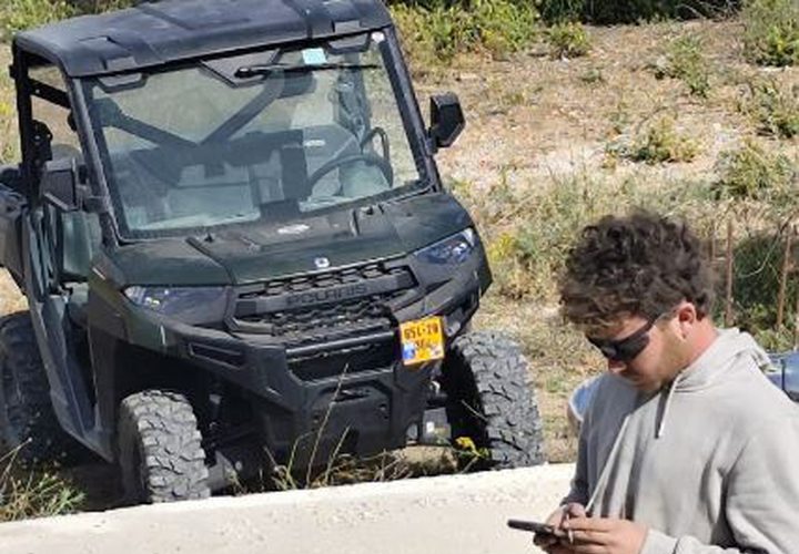 مستوطنون يقطعون أعمدة كهرباء جنوب نابلس وآخرون يعتدون على فلسطينيين في طوباس وشرق القدس