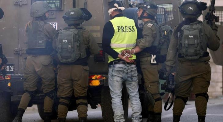 "منتدى الإعلاميين": أكثر من 100 صحفي فلسطيني تعرضوا للاعتقال منذ السابع من أكتوبر