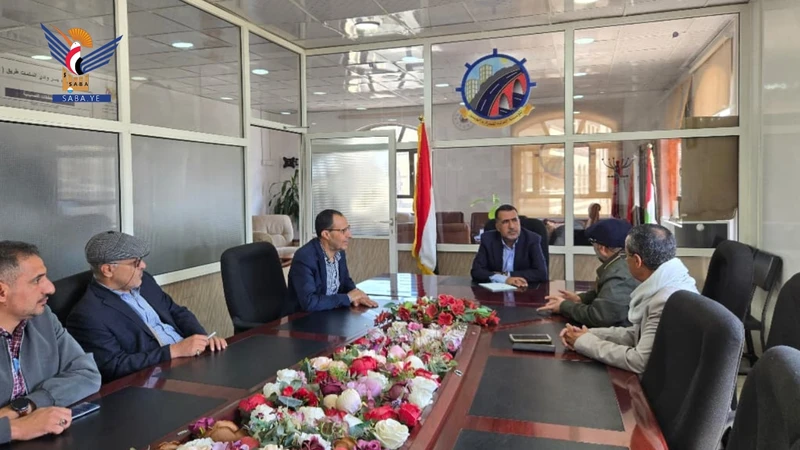 السياني يطلع على سير العمل في المؤسسة العامة للطرق والجسور
