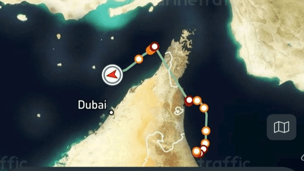 استهداف ناقلة نفط أثناء عبورها مضيق هرمز