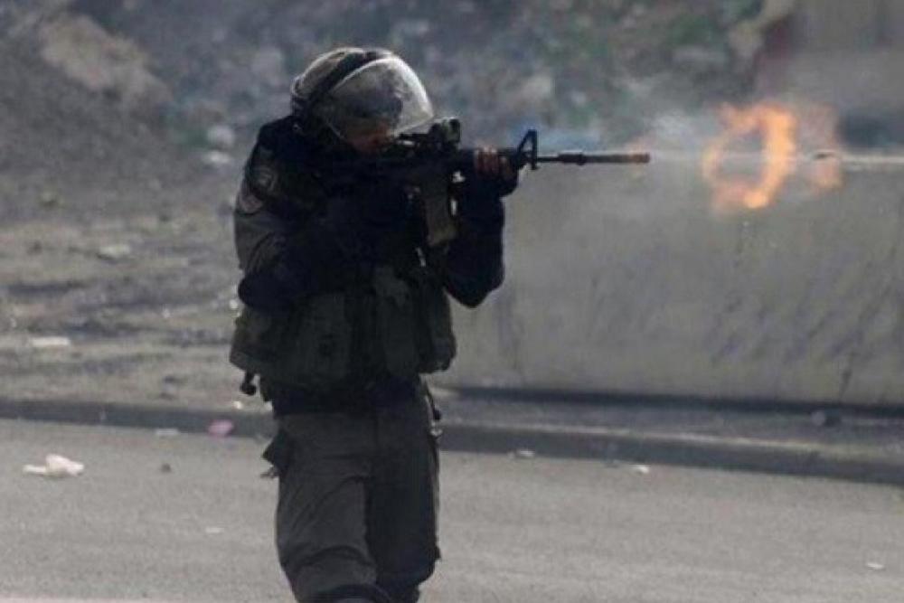 استشهاد فلسطيني جنوب الخليل وإصابة طفل برصاص مستوطنين في قرية المغير