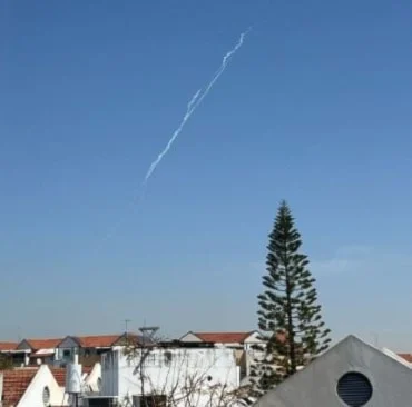 اليمن يدك مطار "بن غوريون" وهدفاً في يافا المحتلة وحاملة الطائرات الأميركية "ترومان" اليمن يدك مطار "بن غوريون" وهدفاً في يافا المحتلة وحاملة الطائرات الأميركية "ترومان"