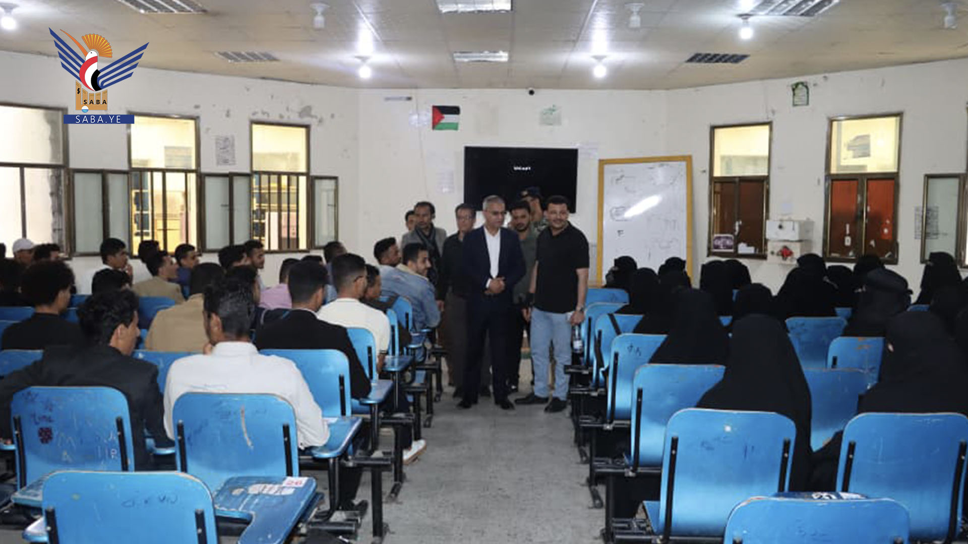  رئيس جامعة إب يتفقّد سير العملية التعليمية بكلية طب الأسنان