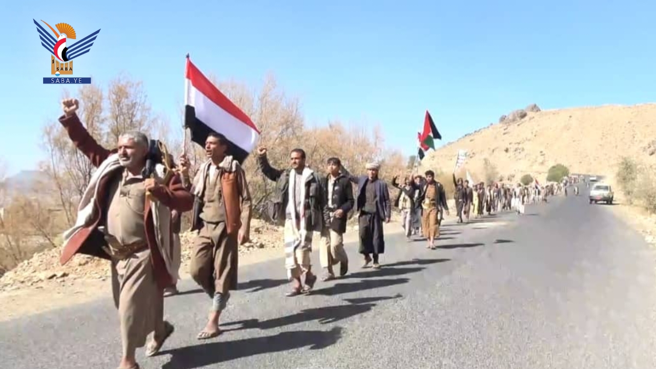 مسير راجل لخريجي دورات " طوفان الأقصى" في مديرية الطيال بصنعاء