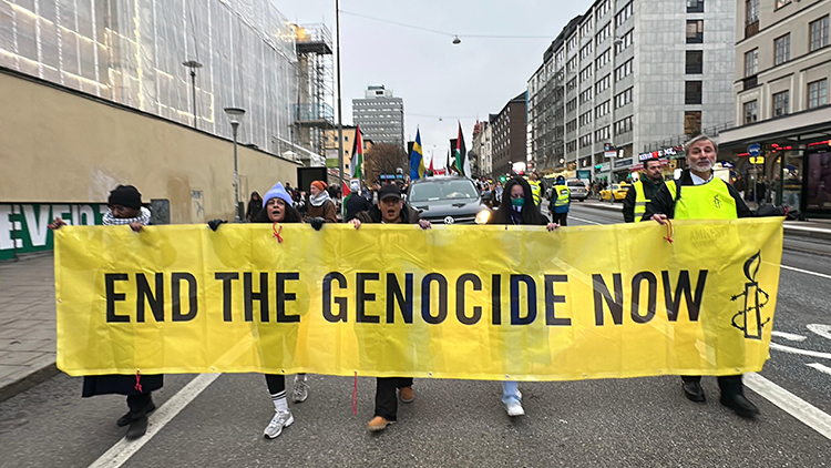 مئات السويديين يحتجون في ستوكهولم على خرق إسرائيل اتفاق غزة