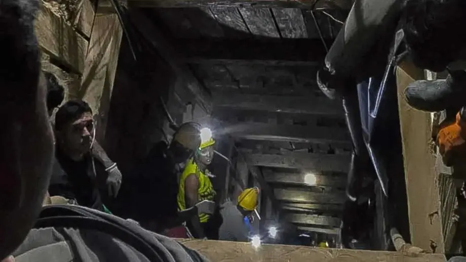 كولومبيا: إنقاذ 18 عاملاً بعد 12 يوماً من الحصار داخل منجم ذهب