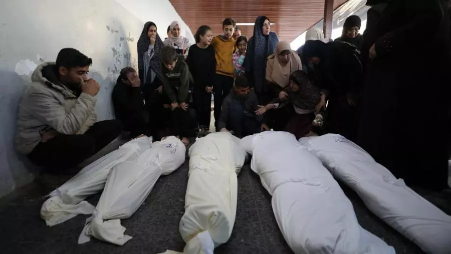 ارتفاع عدد شهداء الإبادة الإسرائيلية بغزة إلى 71 ألفا و395