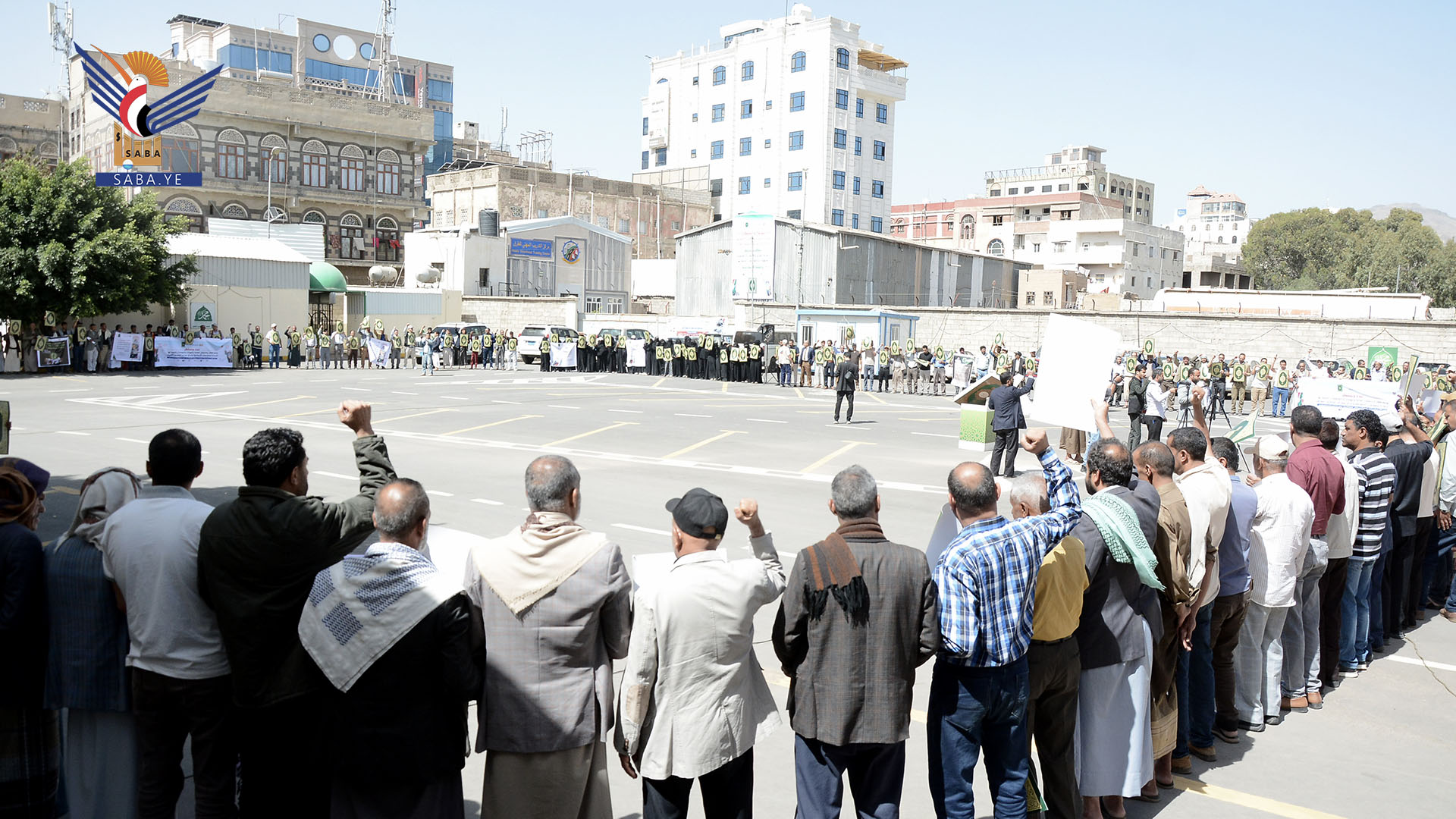وزارة النقل والأشغال العامة تنظم وقفة احتجاجية غضبا للقرآن الكريم والمقدسات