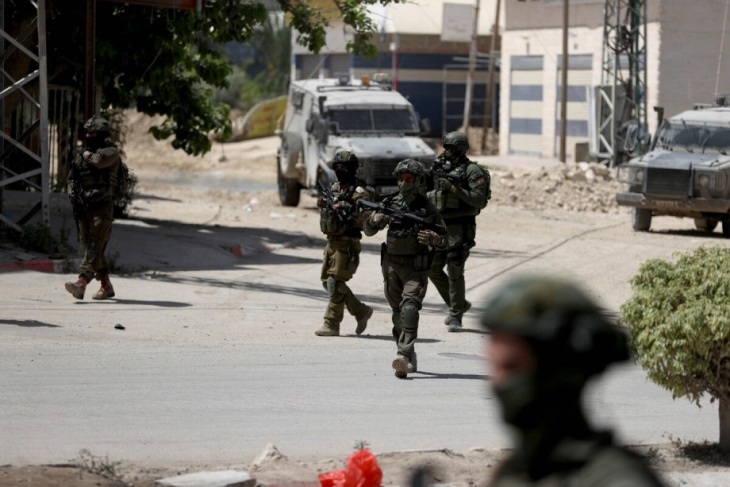 العدو الإسرائيلي يقتحم مخيم الفارعة جنوب طوباس وعدة مناطق في بيت لحم العدو الإسرائيلي يقتحم مخيم الفارعة جنوب طوباس وعدة مناطق في بيت لحم