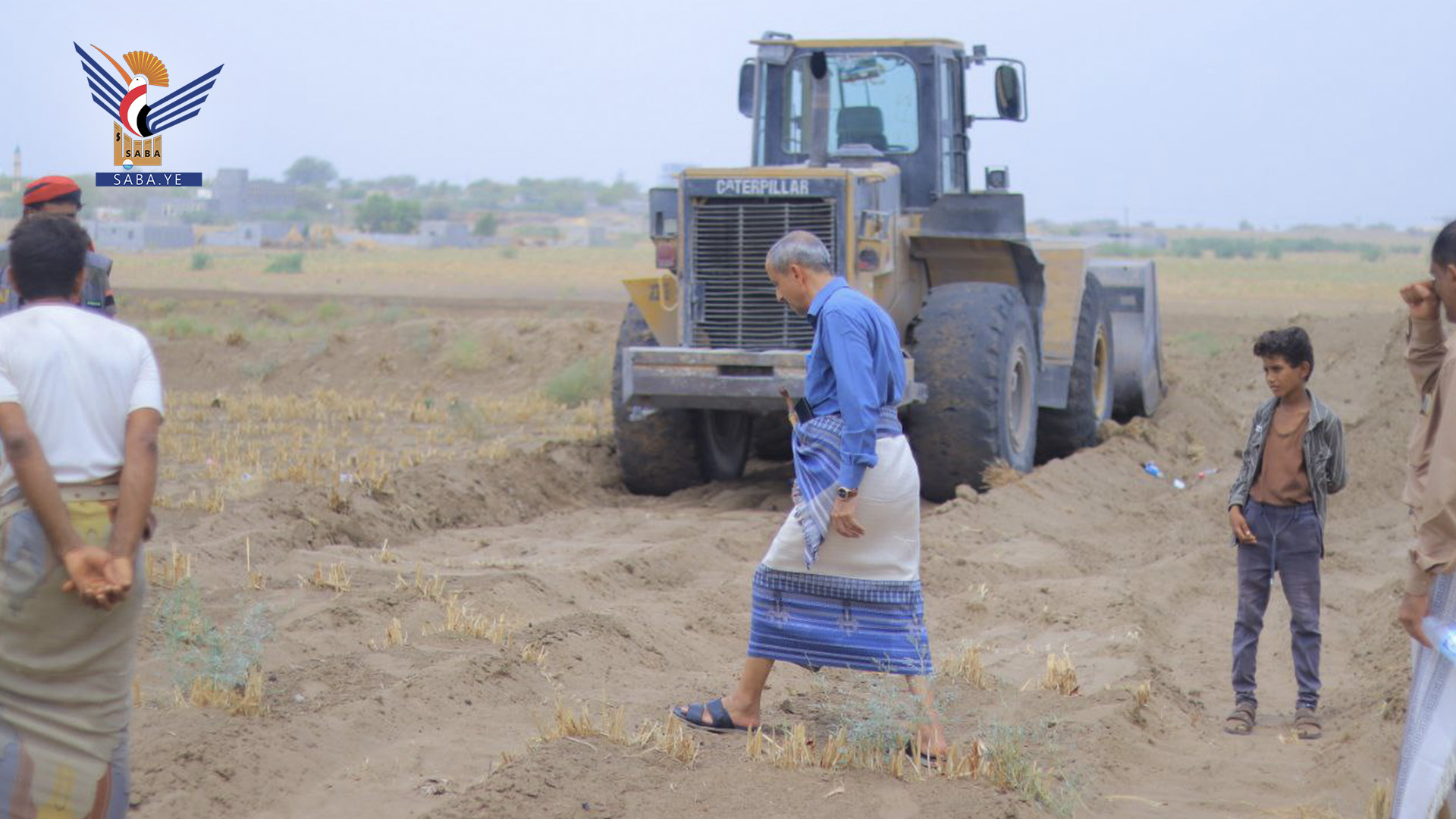 مبادرة مجتمعية لاستصلاح الأراضي المتضررة من السيول بمديرية باجل في الحديدة