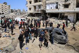 استشهاد شقيقين فلسطينيين إثر قصف العدو الإسرائيلي وسط قطاع غزة
