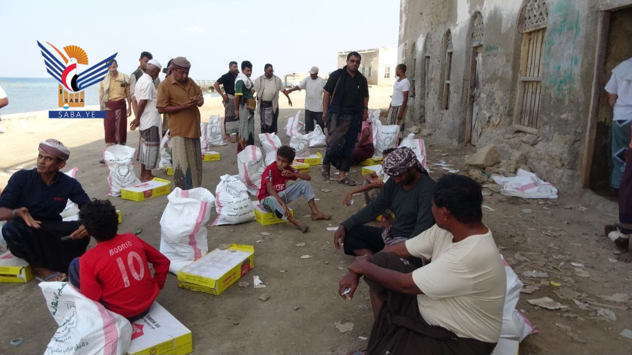  الحديدة .. توزيع ألف سلة غذائية للأسر المحتاجة في كمران