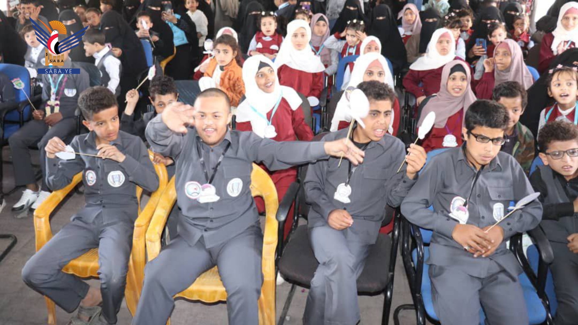 توزيع حقائب وزي مدرسي للمعاقين في جمعية الملاذ بذمار