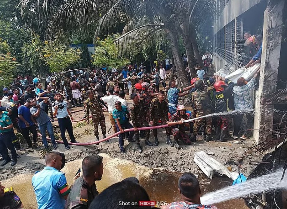 ارتفاع حصيلة ضحايا تحطم الطائرة البنغالية إلى 27 قتيلا  