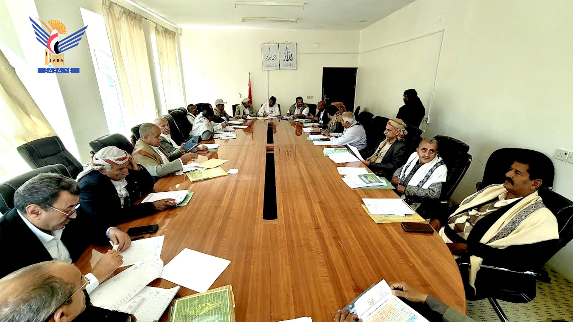 محلي حجة يناقش مستوى إنجاز مشاريع عام 1446هـ