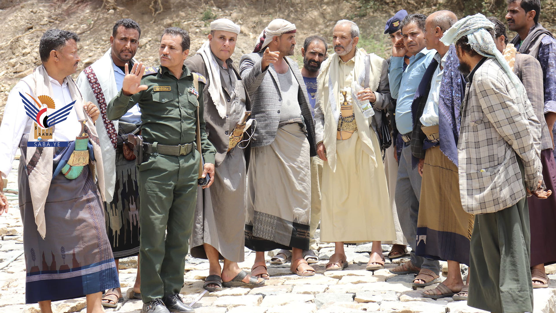 الشغدري يتفقد العمل بمشروع الرصف الحجري لطريق نجد الملكة في الحشاء